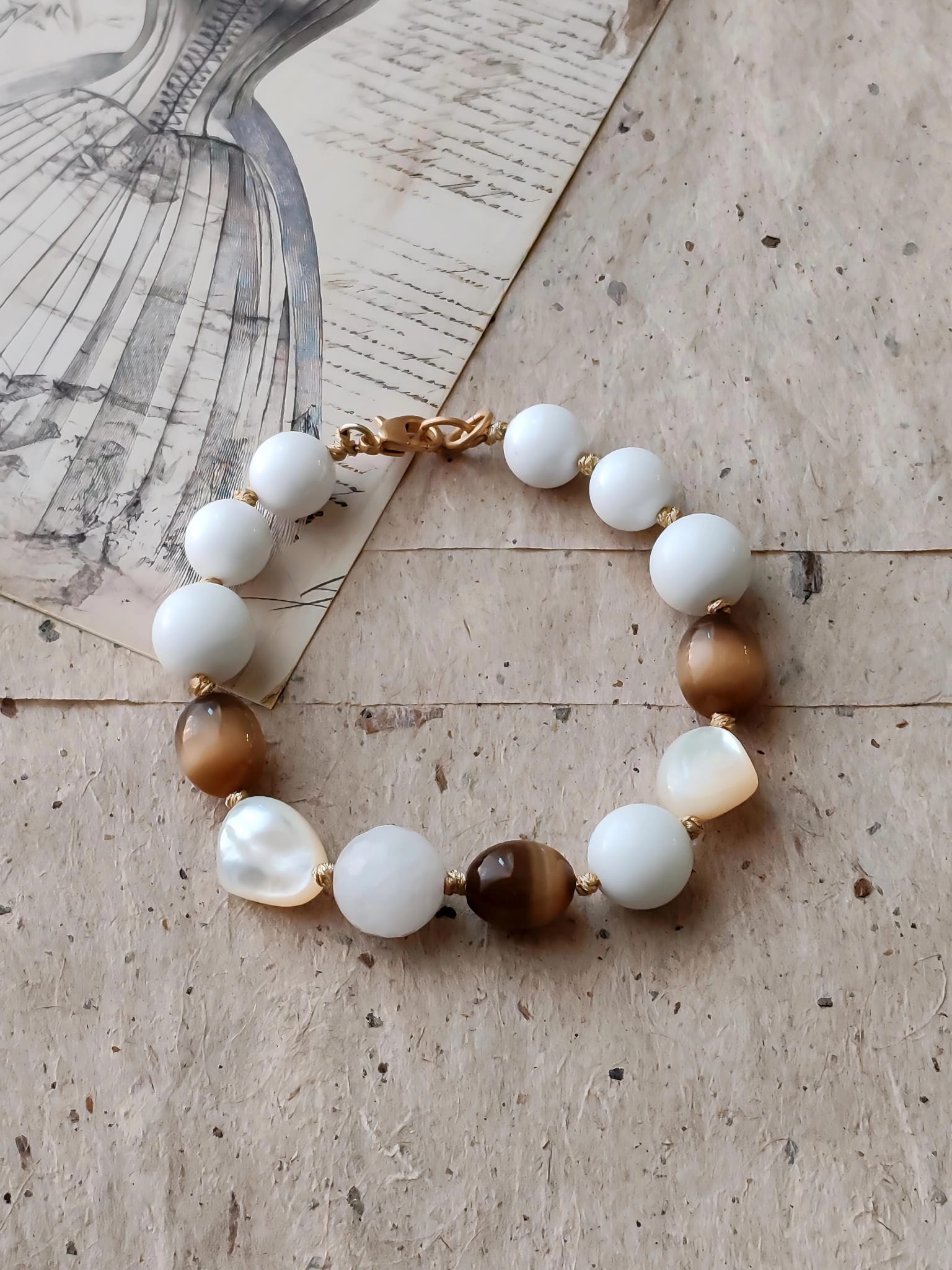 ALMOND LIGHT BRACELET